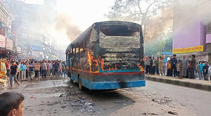 গুলিস্তানে বাসে আগুন