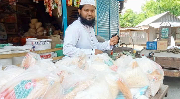 উদ্দীপ্ত  প্রজন্ম তরুণ সংঘের উদ্যোগে  ইফতার সামগ্রী বিতরণ