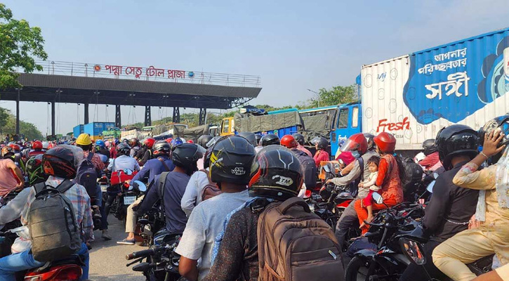 বজ্রপাতে পদ্মা সেতুর টোলপ্লাজায় কারিগরি ত্রুটি,৩ কিলোমিটার যানজট