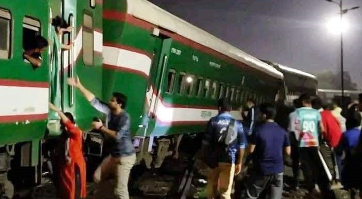 পঞ্চগড় এক্সপ্রেসের ৬ বগিলাইনচ্যুত, মধ্যরাতে ভোগান্তিতে যাত্রীরা