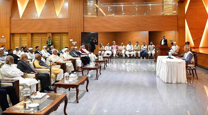 রাজনৈতিক দলগুলোর সঙ্গে বৈঠকে প্রধান উপদেষ্টা