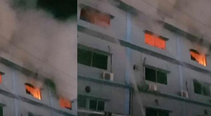 চট্টগ্রাম ইপিজেডে কারখানায় আগুন : নৌবাহিনী যোগ দিয়েছে