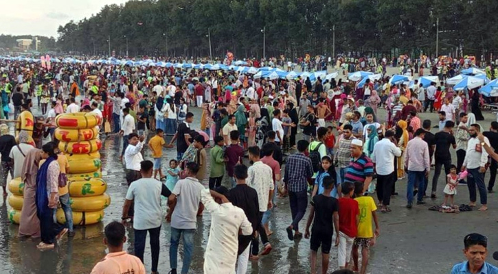 বিজয় দিবসে কক্সবাজারে পর্যটকের ঢল