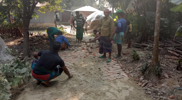 সংবাদ প্রকাশের পর কোটচাঁদপুরের সেই সড়কটির পূর্ননির্মান