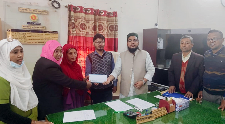 গলাচিপায় অসহায় গর্ভবতী মাকে আর্থিক সহায়তা প্রদান কর্মসূচী উদ্বোধন
