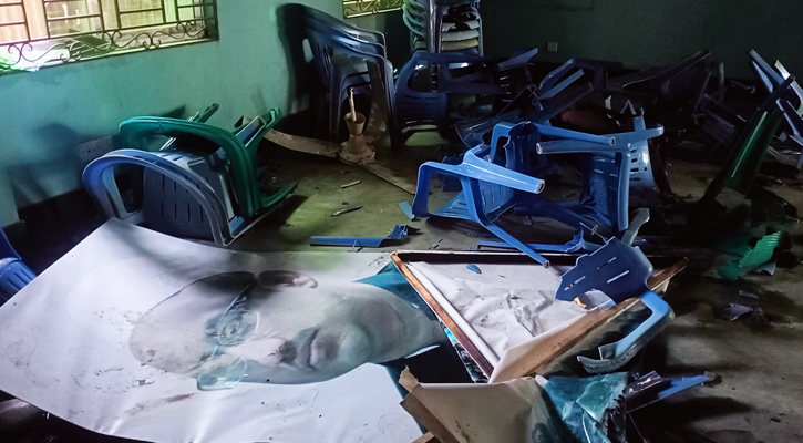সাবেক প্রতিমন্ত্রী মুরাদ হাসানের বাড়িতে হামলা ভাংচুর