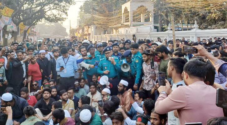 ক্ষমা চাইলেন মহানগর পুলিশ কমিশনার, ওসি প্রত্যাহার