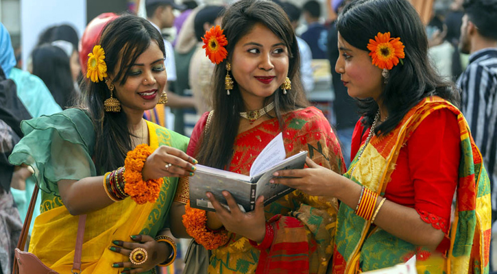 ফাল্গুন আর ভালোবাসার রংয়ে বর্ণিল বই মেলা