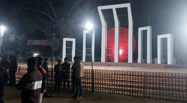 প্রথম প্রহরে ঠাকুরগাঁও কেন্দ্রীয় শহীদ মিনারে শ্রদ্ধা জানাতে বাধা