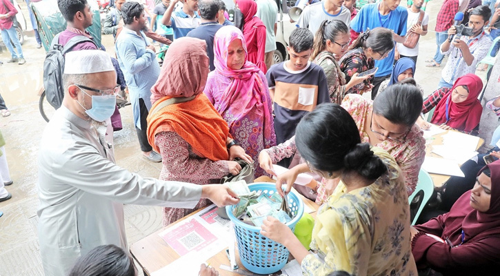 দুর্গত এলাকায় ২৫ ট্রাক ত্রাণ পাঠিয়েছে বৈষম্যবিরোধী ছাত্র আন্দোলন