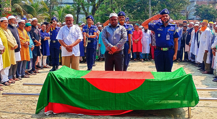 রাষ্ট্রীয় মর্যাদায় কাউখালীর বীর মুক্তিযোদ্ধা মোশারফ হোসেনকে দাফন