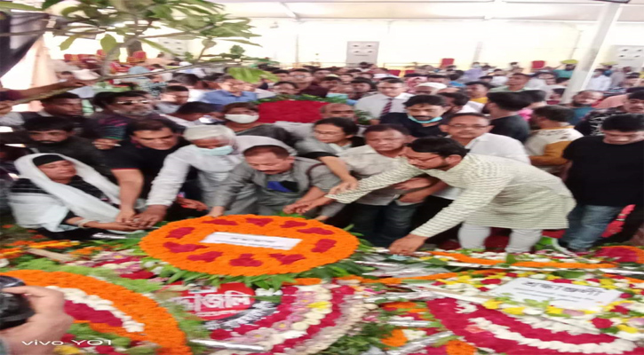 গ্রেনেড হামলায় নিহতদের স্মরণে ওয়ার্কার্স পার্টির শ্রদ্ধা নিবেদন