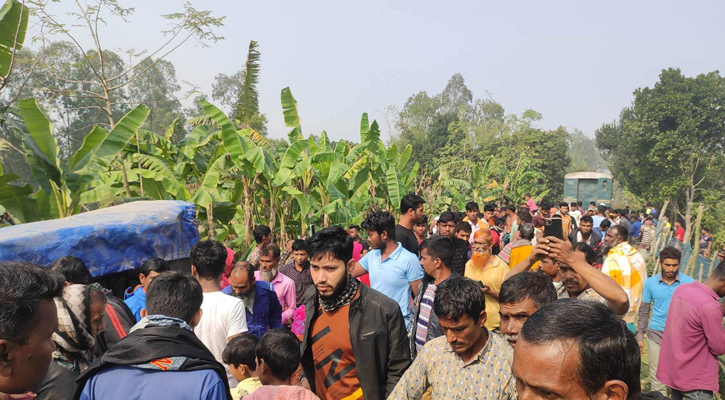 ট্রেনের ধাক্কায় প্রাণ গেল ৩ যাত্রীর