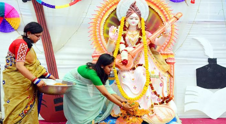 নড়াইলে বিভিন্ন শিক্ষা প্রতিষ্ঠান, মন্দির ও বাড়িতে বিদ্যার দেবী সরস্বতী পূজা অনুষ্ঠিত