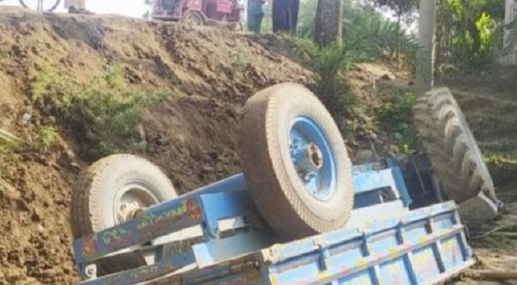 কেন্দুয়ায় লড়ি চাপায় চালক নিহত