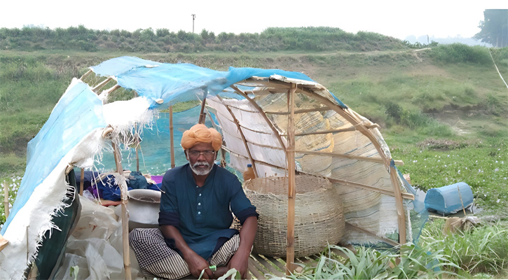 ঘর ছাড়া করেছে সন্তানেরা, তবু মঙ্গল চান বাবা