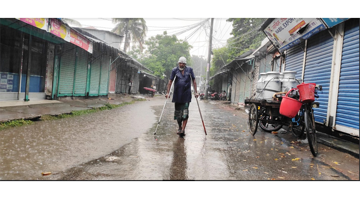 ভাঙ্গুড়ায় বৃষ্টিতে স্বস্তি, শ্রমজীবীদের ভোগান্তি