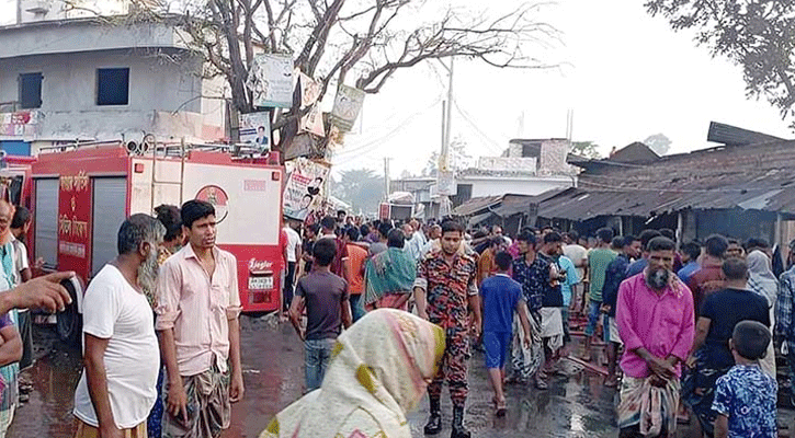 রাজশাহীতে শর্টসার্কিটে ১৫ দোকান ভস্মীভূত