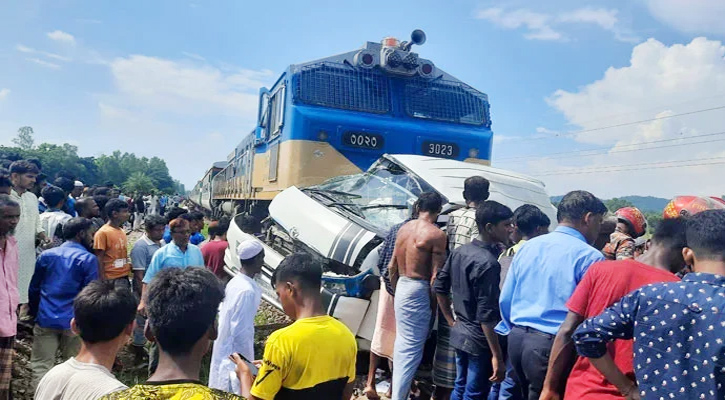 মিরসরাইয়ে ট্রেন দুর্ঘটনার তদন্ত প্রতিবেদনে গেটম্যান ও মাইক্রোবাসচালক দায়ী