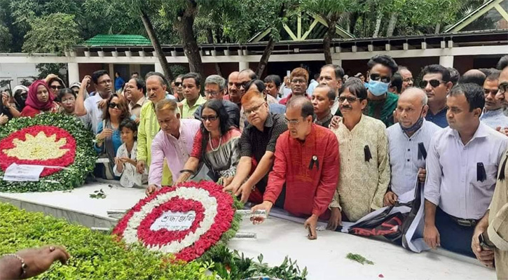 বঙ্গবন্ধুর সমাধিতে সাংবাদিক নেতাদের শ্রদ্ধা