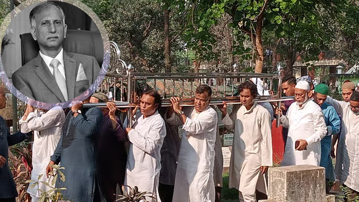 বাবা-মায়ের কবরের পাশে চিরনিদ্রায় শায়িত আরেফিন সিদ্দিক