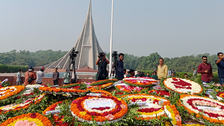 শ্রদ্ধা-ভালোবাসায় বীর সন্তানদের স্মরণ