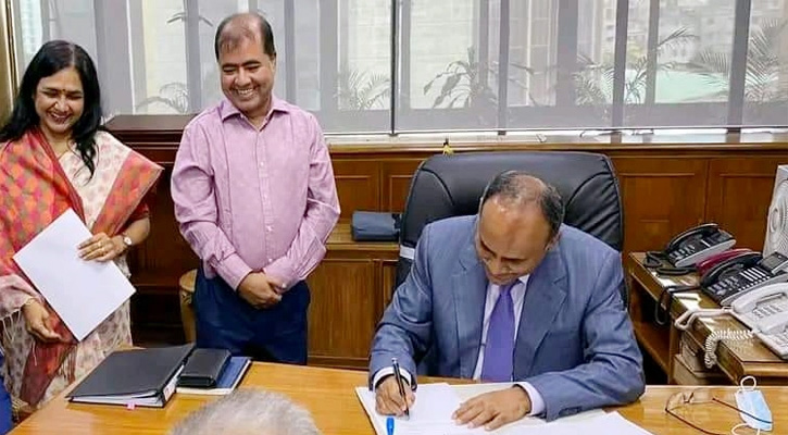 গভর্নর হিসেবে দায়িত্ব নিলেন আব্দুর রউফ তালুকদার
