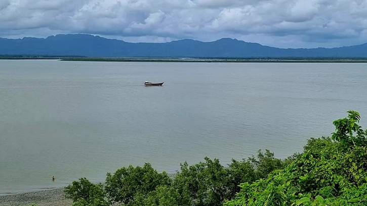 মিয়ানমার সীমান্তে মাইন বিস্ফোরণ, উড়ে গেল বাংলাদেশি জেলের পা