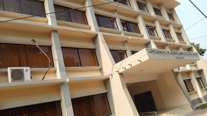 সিসি ক্যামেরা ও নৈশ্য প্রহরী থাকার পরও উপজেলা পরিষদ ভবনে চুরি, নিরাপত্তা ব্যবস্থা নিয়ে প্রশ্ন