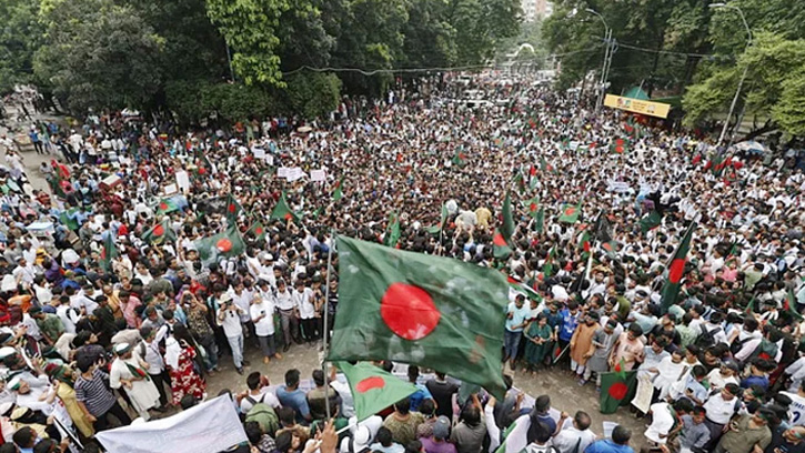 জুলাই হত্যাকাণ্ডের বিচার: আন্তর্জাতিক অপরাধ আদালতে ‘যাবে না’ সরকার