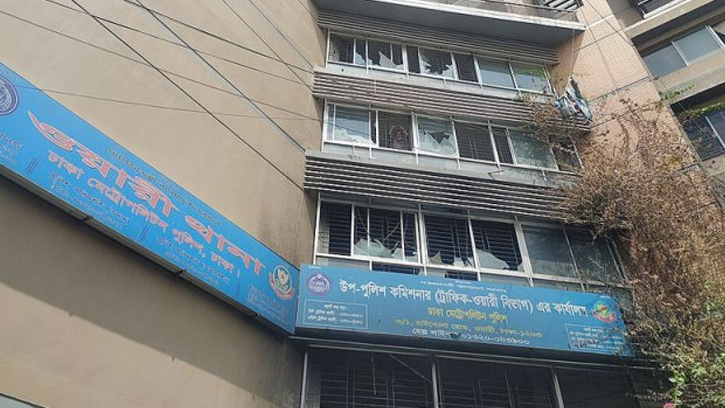 ওয়ারীতে বাসা থেকে দম্পতির মরদেহ উদ্ধার, পাশেই মিললো চিরকুট