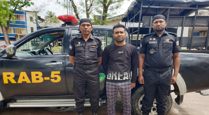 নওগাঁয় ২টি আগ্নেয়াস্ত্র ও গোলাবারুদসহ আটক ১
