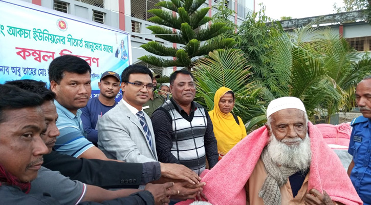 ঠাকুরগাঁওয়ে শীতার্তদের মাঝে ইউএনও’র কম্বল বিতরণ