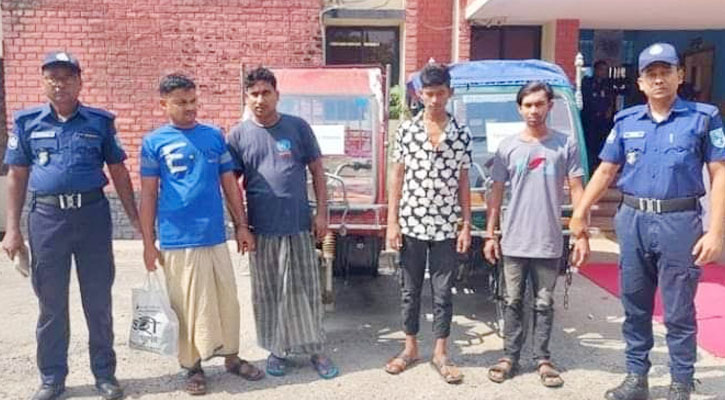 গাইবান্ধায় চোরাই ইজিবাইকসহ ৪ জন ছিনতাইকারী গ্রেফতার