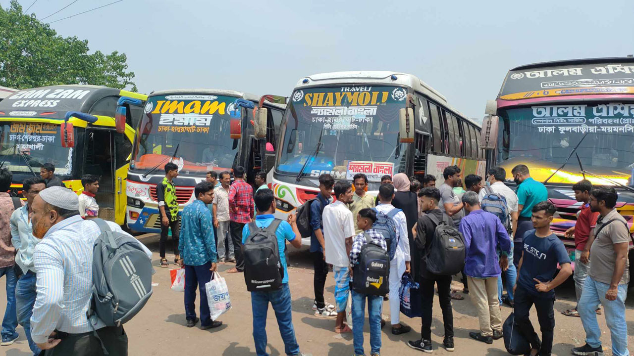 ঢাকায় ফিরতেও গলাকাটা ভাড়া আদায়