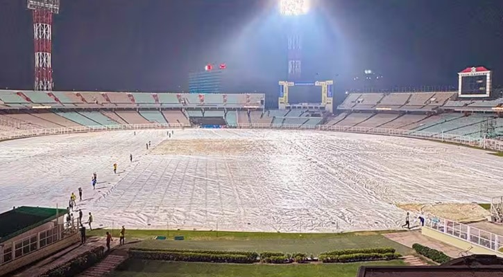 সকালেই বৃষ্টিতে ভিজেছে কলকাতা