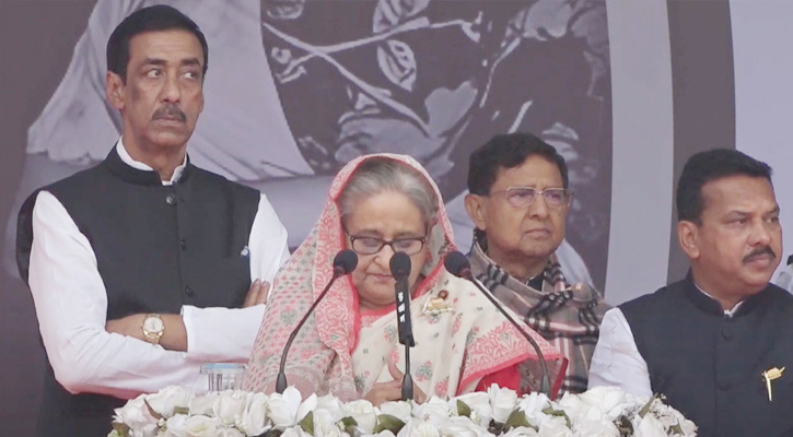 আজানের ধ্বনি শুনে বক্তব্য বন্ধ করলেন প্রধানমন্ত্রী