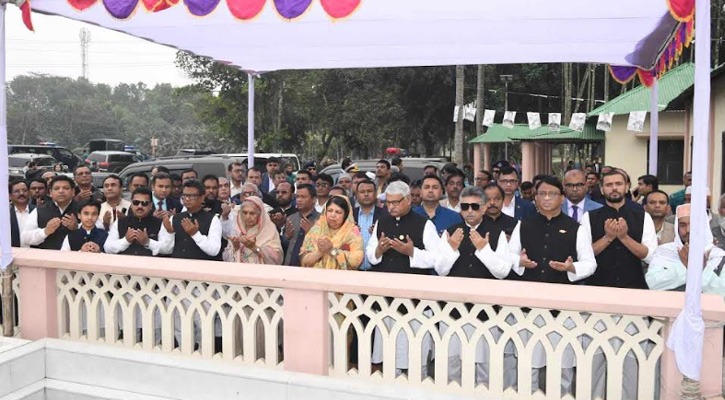 টুঙ্গিপাড়ায় বঙ্গবন্ধুর সমাধিসৌধে স্পিকারের শ্রদ্ধা