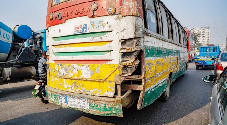 রাজধানী দাপিয়ে বেড়াচ্ছে ফিটনেসবিহীন বাস