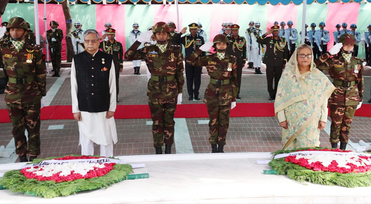 টুঙ্গিপাড়ায় বঙ্গবন্ধুর সমাধিতে রাষ্ট্রপতি ও প্রধানমন্ত্রীর শ্রদ্ধা