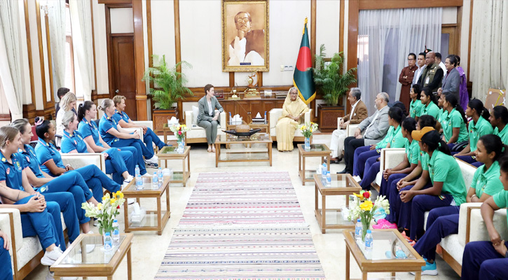 বাংলাদেশ-অস্ট্রেলিয়ার মেয়েদের সঙ্গে প্রধানমন্ত্রীর সাক্ষাৎ