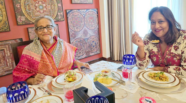 আড্ডা হলো দিল্লিতে