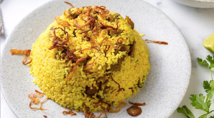 স্কুল থেকে দেওয়া খিচুড়িতে মরা সাপ!