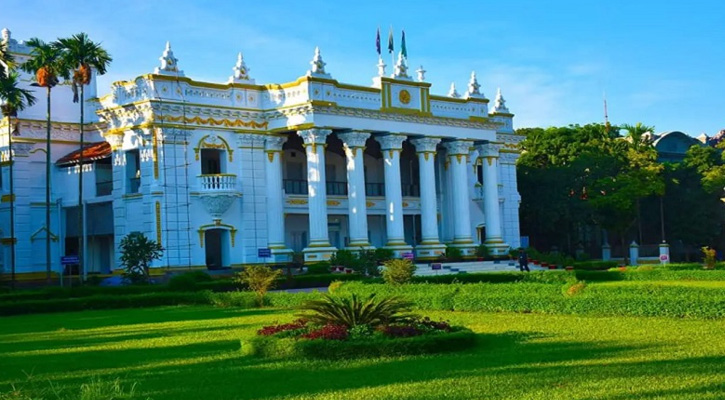 দেশের সবচেয়ে বড় ও সুন্দর জমিদার বাড়ি