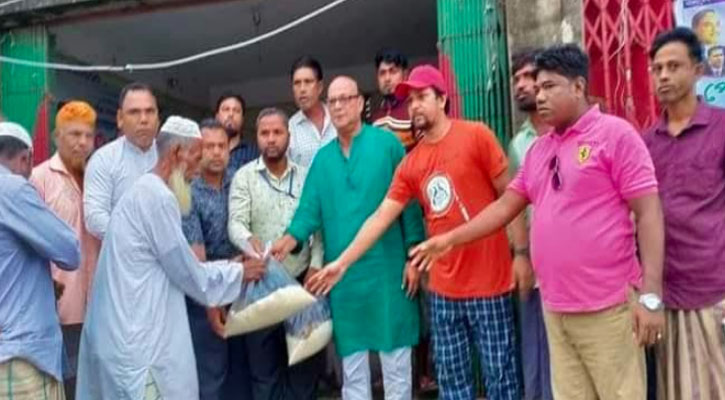 পেকুয়ার বন্যার্তদের মাঝে যুবদলের ত্রাণ বিতরণ