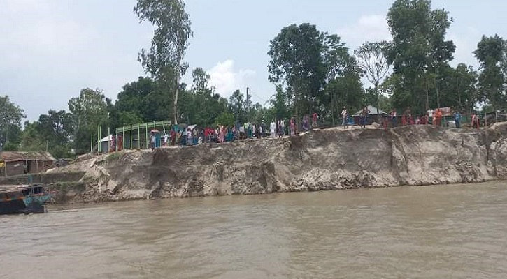 সিরাজগঞ্জে অসময়ে নদী ভাঙন, হুমকিতে বিভিন্ন প্রতিষ্ঠান