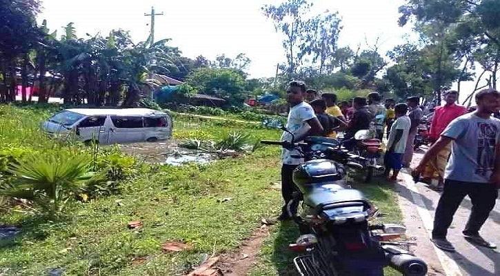 রাণীশংকৈলে বরযাত্রীসহ মাইক্রোবাস খাদে, নিহত ১ আহত ৫