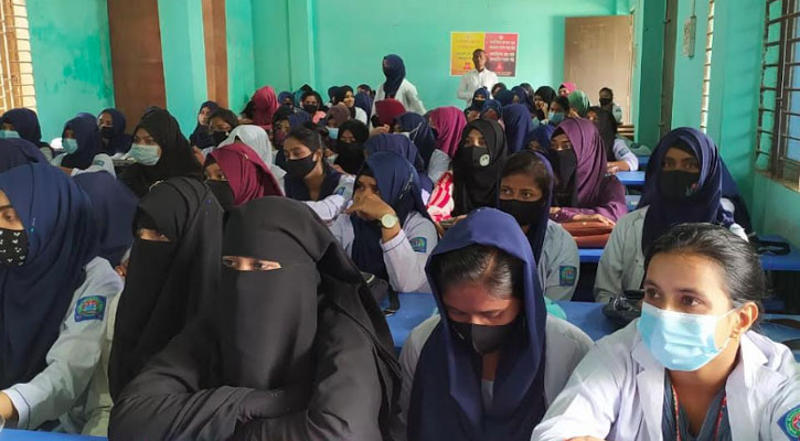 সরাইল মহিলা কলেজের এইচএসসি পরীক্ষার্থীদের বিদায় অনুষ্ঠান