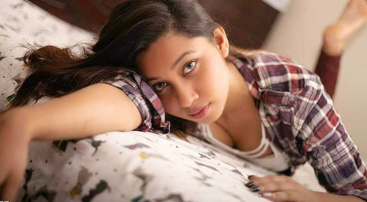 মুক্তির অপেক্ষায় তনামির দুই চলচ্চিত্র