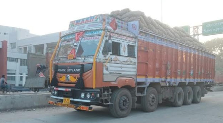 অবরোধেও স্বাভাবিক ভোমরা স্থল বন্দর